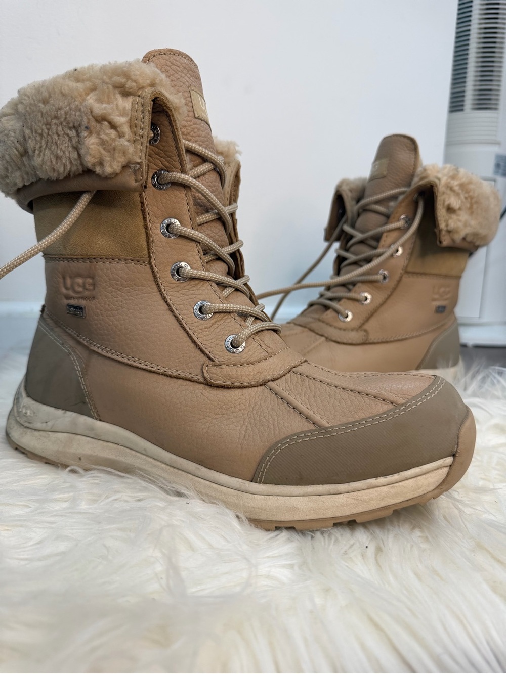 UGG women Tan Lace-Up Shearling Collar Winter Boots